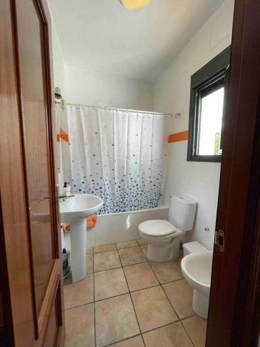 Agradable casa rural con chimenea en interior Higuera De La Sierra  Exterior foto